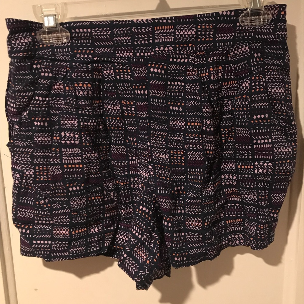 High waisted pattern shorts